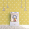 Göttlicher Glanz: Wunderschöne gelbe Pichwai-Tapete für den Pooja-Raum, individuell gestaltet