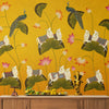 Von Pichwai Floral Cow Painting inspirierte gelbe Tapete für Wände