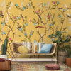 Gelbe Chinoiserie-Tapete mit Blumen und Vögeln, individuell gestaltet